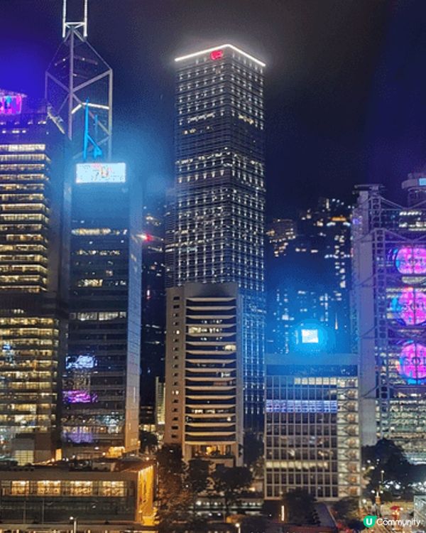 香港中環摩天輪， 夜晚上去坐摩天輪，迷人夜景 讓我 有個美好...