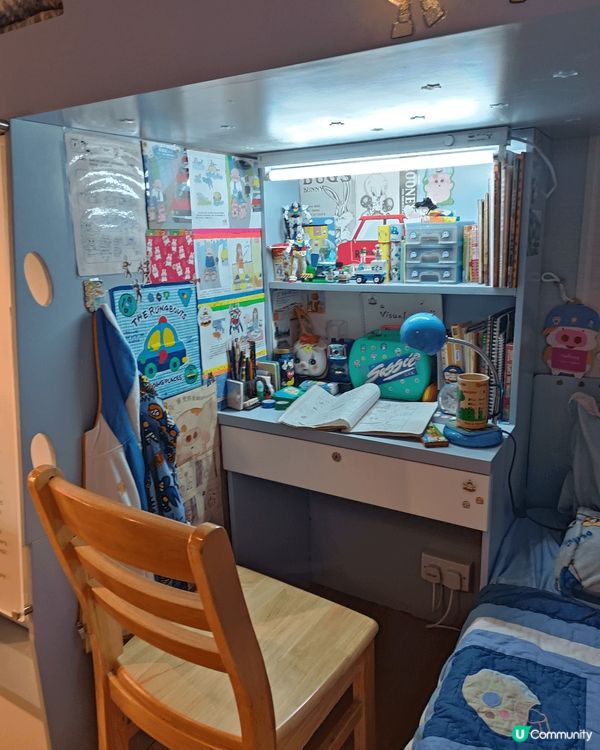 最近在香港大館會進行一個展覽“曲詞印記”, 展覽除咗包括黃霑...