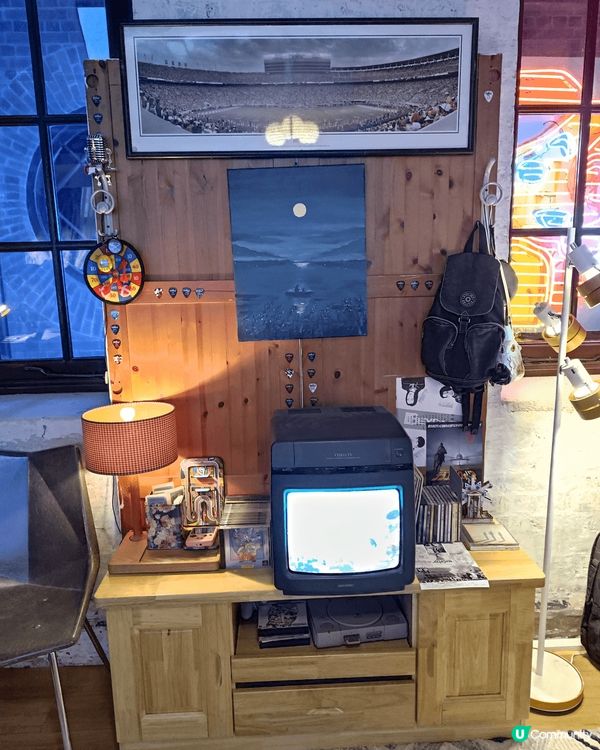 最近在香港大館會進行一個展覽“曲詞印記”, 展覽除咗包括黃霑...