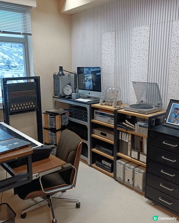 最近在香港大館會進行一個展覽“曲詞印記”, 展覽除咗包括黃霑...