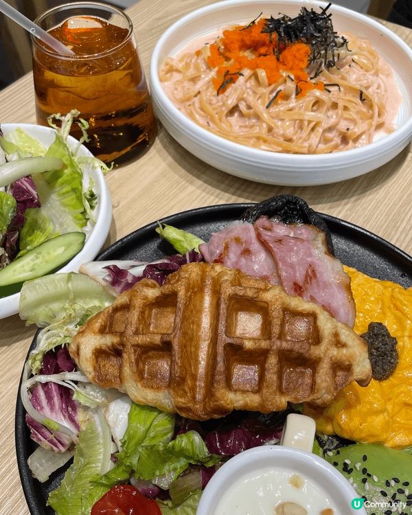 圖片中的三樣美食都是我在香港吃的，香港十八區有不同種類的餐廳...