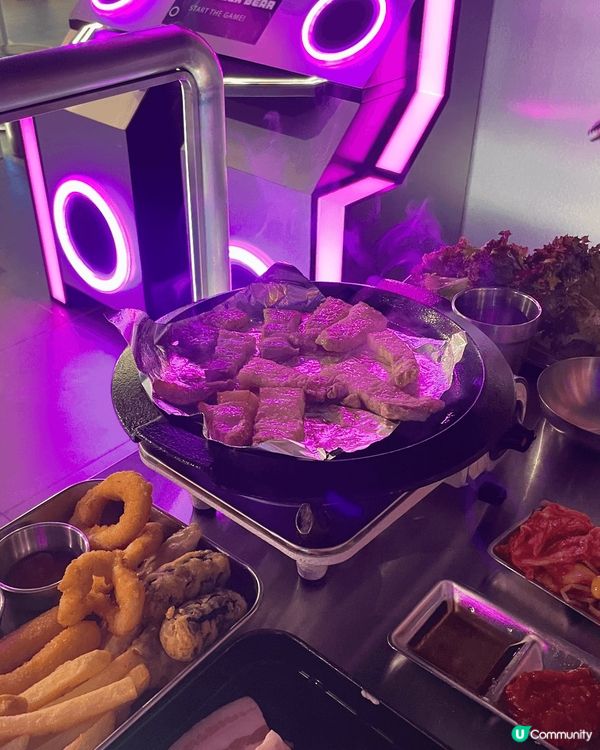 圖片中的三樣美食都是我在香港吃的，香港十八區有不同種類的餐廳...