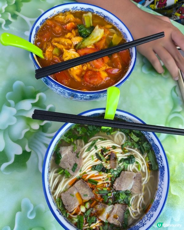 肉夾饃10蚊又大又熱又脆，羊肉串燒得來肉軟