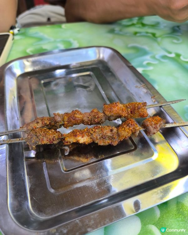 肉夾饃10蚊又大又熱又脆，羊肉串燒得來肉軟