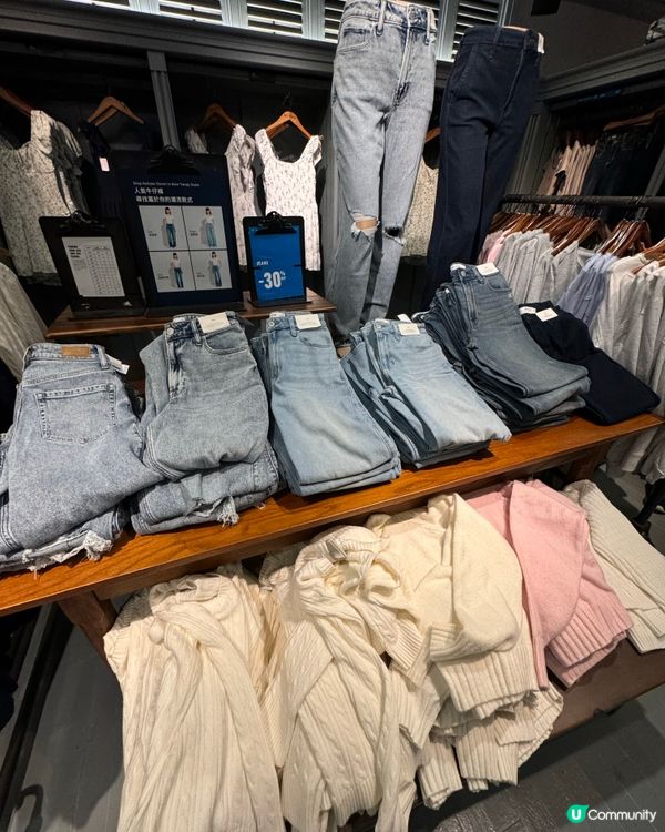 年輕人服裝品牌Hollister 現在大減價優惠,有些貨品低...