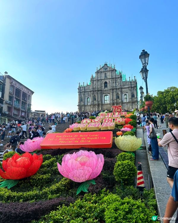 原來澳門大三巴個背面裝修緊~