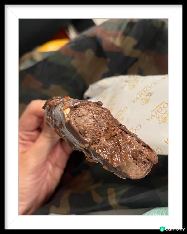 Godiva’s 🍦 買一送一夏威夷果仁軟心黑朱古力！