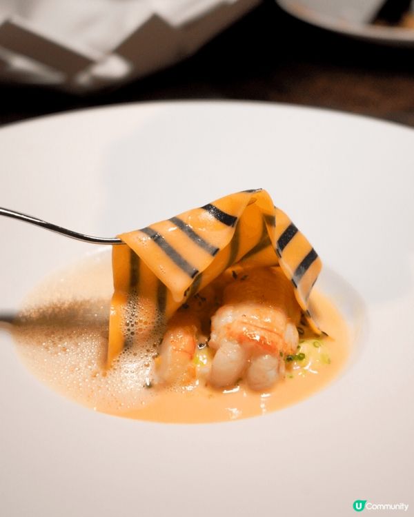 位於海港城的米芝蓮一星餐廳，環境寧靜舒適，見到有唔少人都特意...