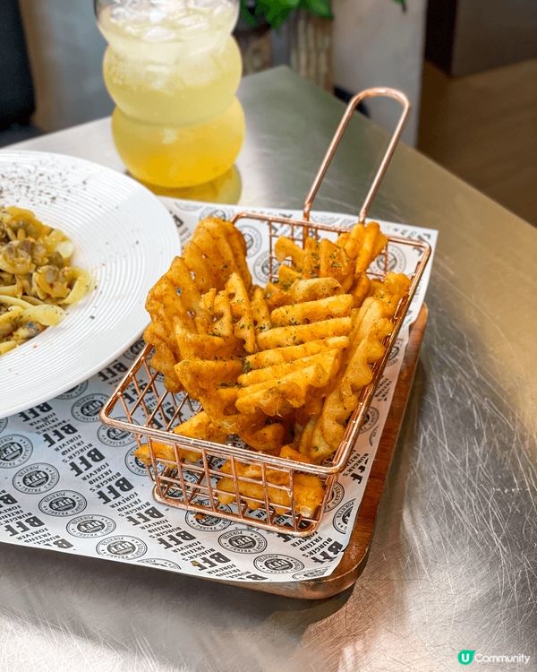 元朗｜新商場Burger店。BFF