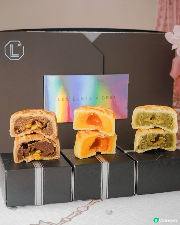 最近試?一款法式酥皮月餅，淨係外盒都有幻彩色，入面就係流心餡...