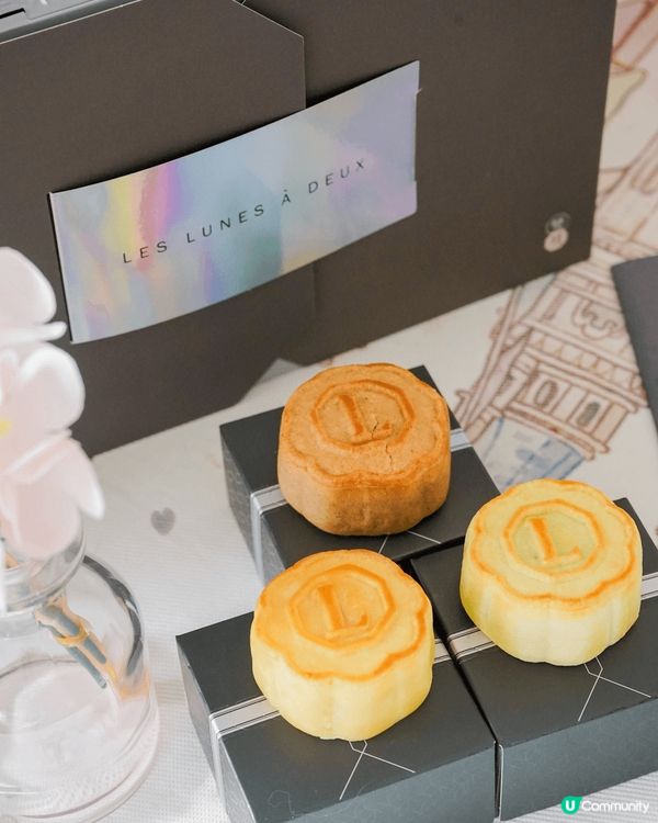 最近試?一款法式酥皮月餅，淨係外盒都有幻彩色，入面就係流心餡...