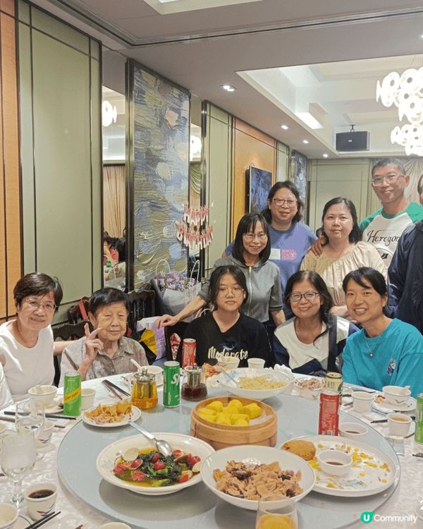 昨晚?旺角荷李活商業中心2樓壹號漁船，食呢個九大簋一圍超抵食...