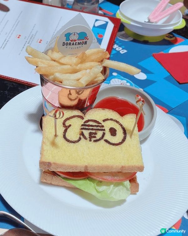 100%多啦A夢龍蝦包、九龍東皇冠假日酒店Cielo tea...