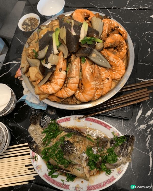 在香港這個國際都會，到茶樓吃飯，有很多選擇，有點心、粥粉麵飯...