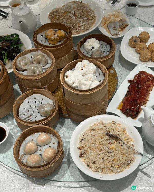 在香港這個國際都會，到茶樓吃飯，有很多選擇，有點心、粥粉麵飯...