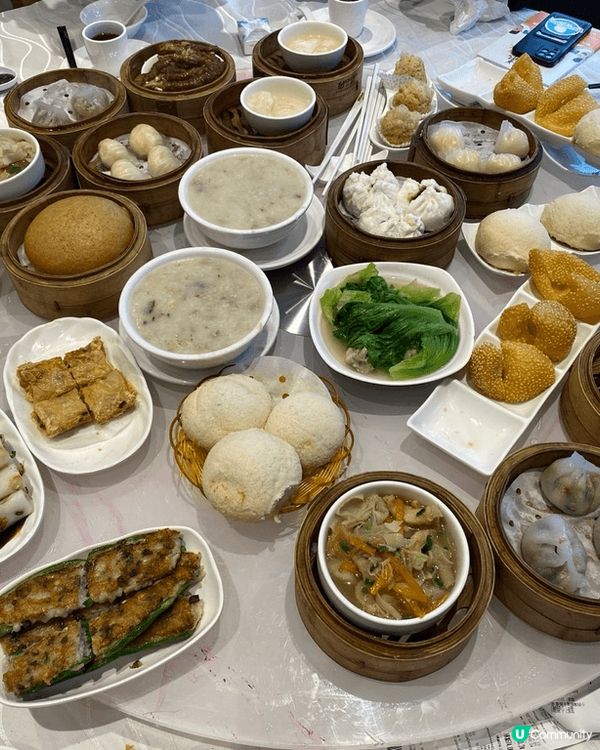 在香港這個國際都會，到茶樓吃飯，有很多選擇，有點心、粥粉麵飯...