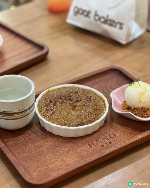 白牆木椅打卡位📸  文青必去甜品店🍰