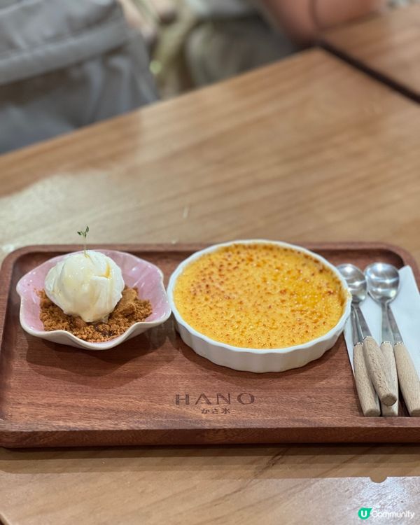 白牆木椅打卡位📸  文青必去甜品店🍰