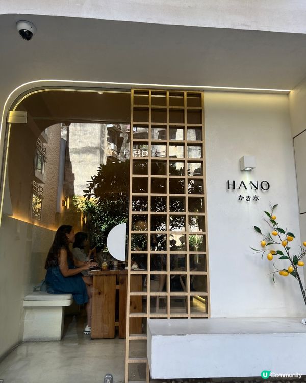 白牆木椅打卡位📸  文青必去甜品店🍰