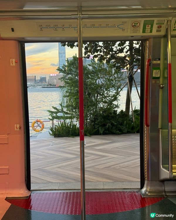 灣仔海濱打卡📸 復古燈柱配維港日落🌇