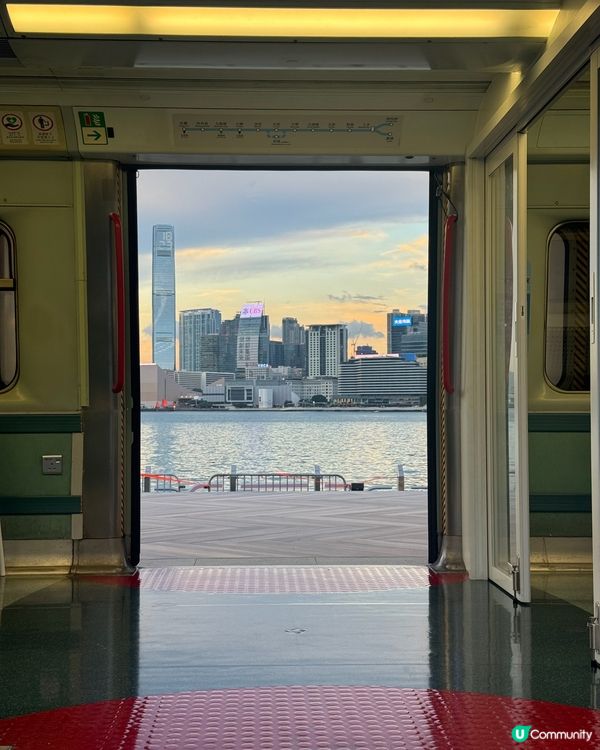 灣仔海濱打卡📸 復古燈柱配維港日落🌇