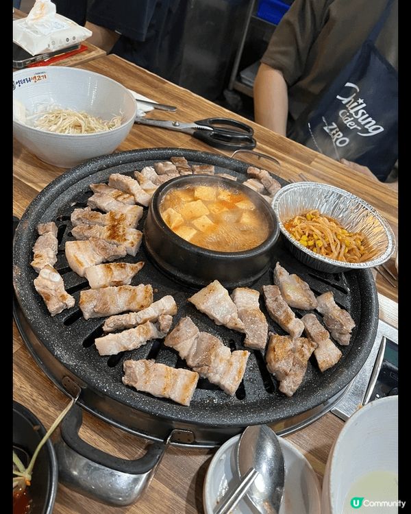 呢幾張都係韓國旅行時影的相，係韓國好鍾意食烤肉，醬油蟹同去c...