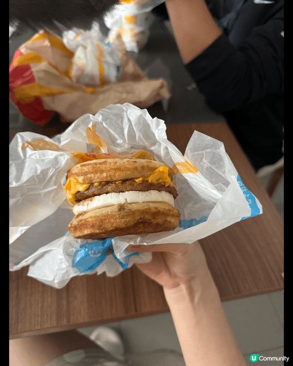 KFC雙層巴辣雞腿包,美心金莎蛋糕,班戟豬柳蛋漢堡