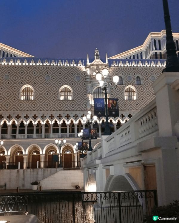 澳門巴黎人鐵荅 ,澳?威尼斯人，晚上??夜景真的很美我?一家...