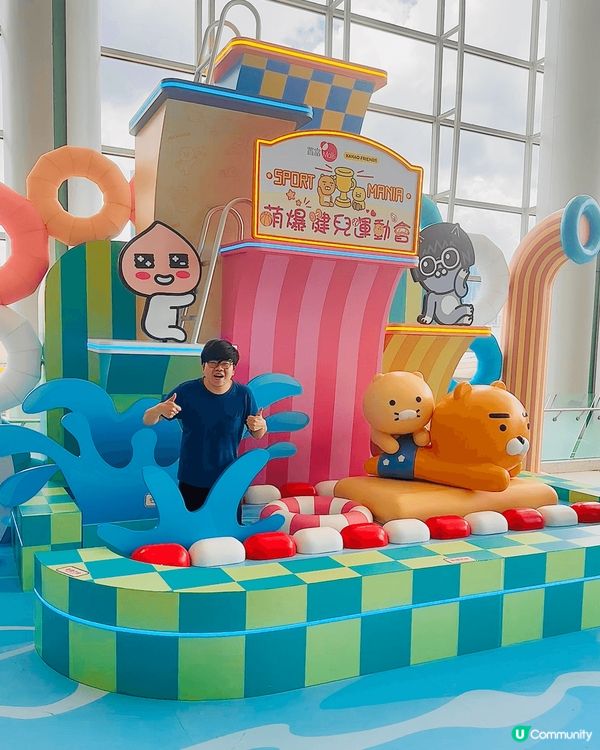 在人來人往商場中，有可愛夏季奧運打卡位。色彩鮮明?韓國卡通人...