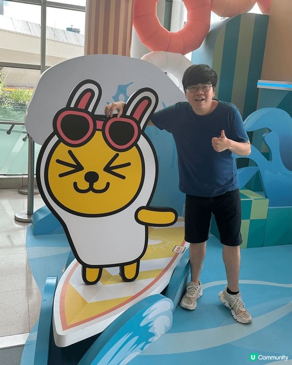 在人來人往商場中，有可愛夏季奧運打卡位。色彩鮮明?韓國卡通人...