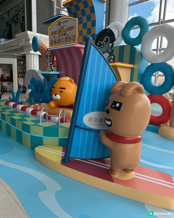 在人來人往商場中，有可愛夏季奧運打卡位。色彩鮮明?韓國卡通人...