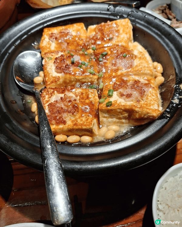 川味麻辣雞煲配上 蒜蓉清炒時菜 及煎釀豆腐 融合四川辣味入廣...