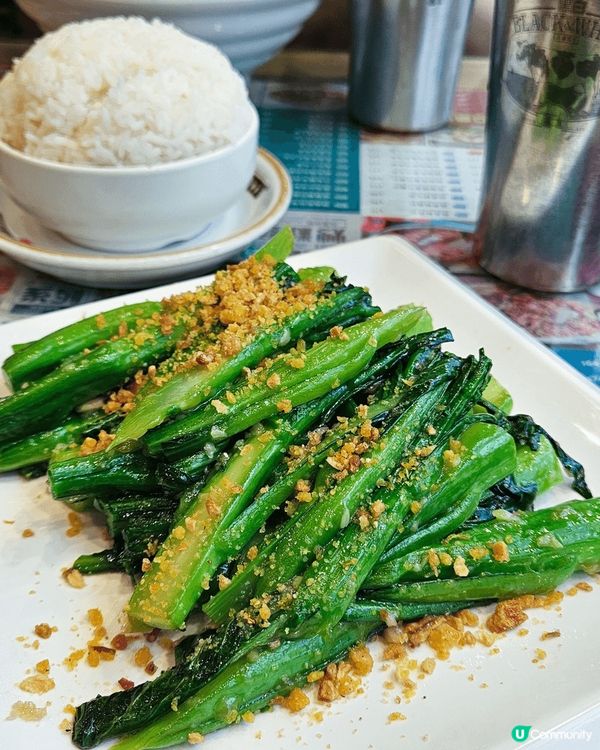 川味麻辣雞煲配上 蒜蓉清炒時菜 及煎釀豆腐 融合四川辣味入廣...