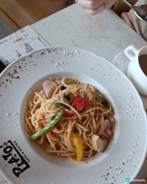 新蒲崗新開caf? ，裝潢雅致，環境寬敞，坐得舒適，賣相精緻...