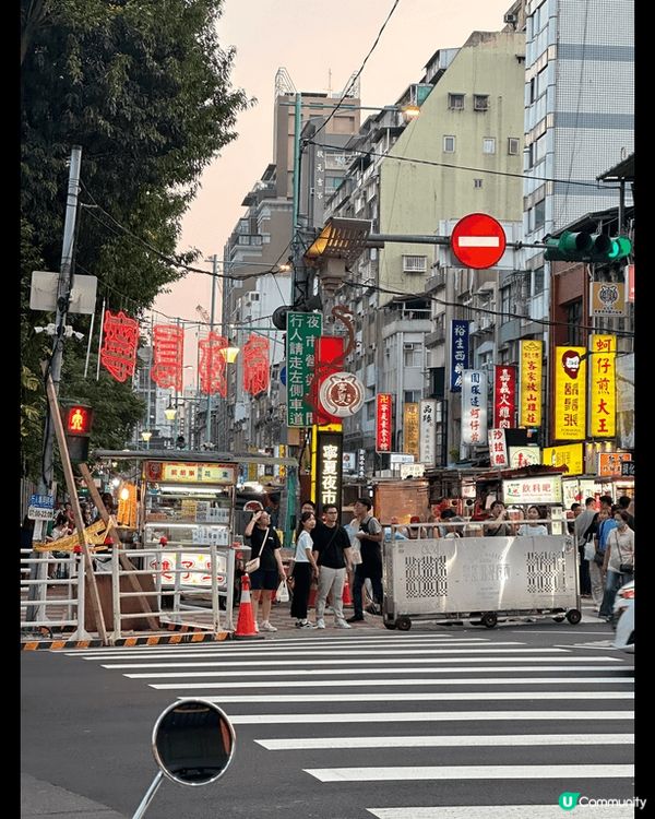 去台灣的話，可以去寧夏夜市。那裏可以嘗到很多平價又美味的小吃...