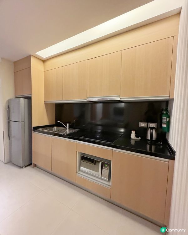 平住曼谷市中心Suite 房間超大兼有小廚房