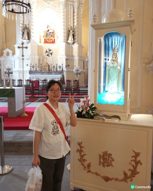 於澳門街拍，享受美食及於娛樂場所淺嘗賭博遊戲。