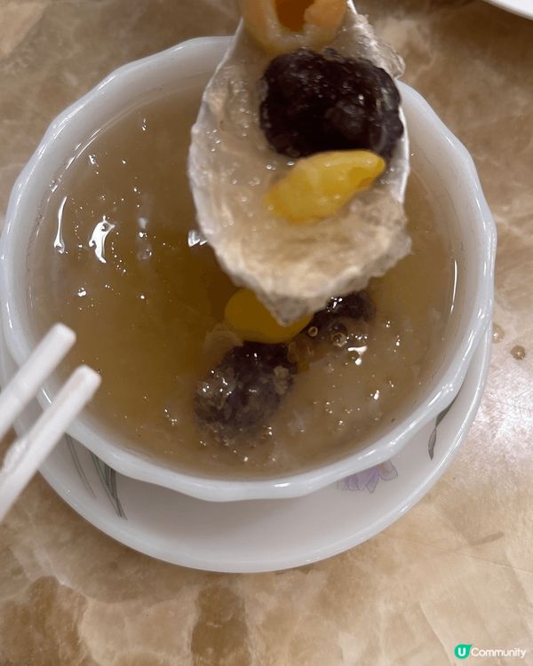 泰國唐人街, 必食燕窩。有白燕窩和紅燕窩。足料十足。個人推介...