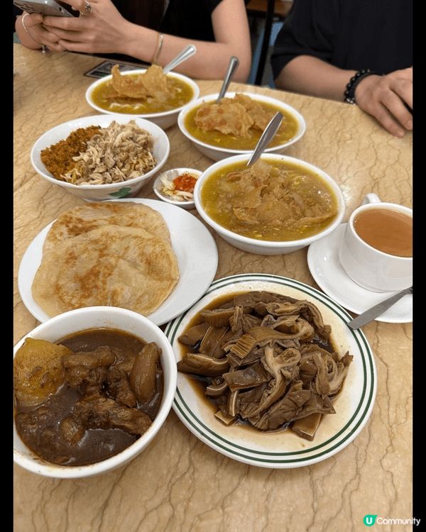 三盞燈係唔少緬甸人聚居嘅地方，因此有澳門小緬甸之稱。其中一間...