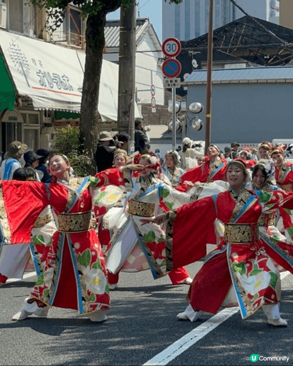 今年2024看到動感的夏祭，年輕人在陽光下散發青春和活力!
