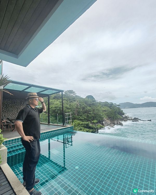 同太太去泰國布吉旅行時在酒店內的游泳池打卡留念。
