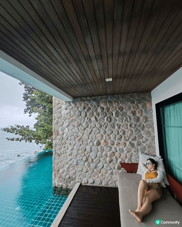 同太太去泰國布吉旅行時在酒店內的游泳池打卡留念。
