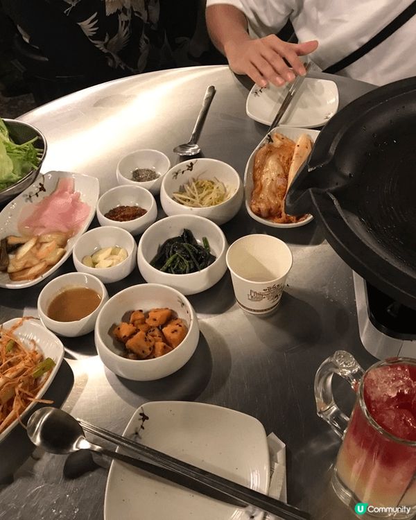 呢張相我係韓國旅行食的豬肉湯飯同燒肉，都係我留學時最鍾意食的...