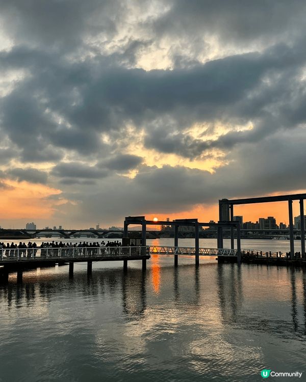 台北大稻埕 碼頭，有好多food stalls, 賣唔同種類...