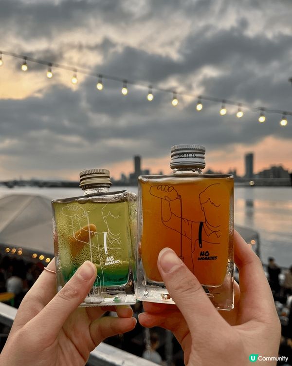 台北大稻埕 碼頭，有好多food stalls, 賣唔同種類...