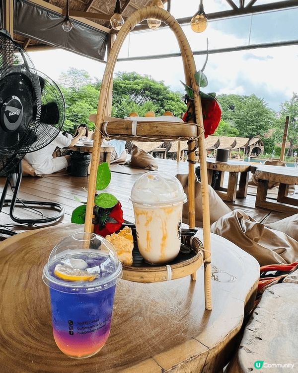 於泰國的佛統府有一個近年大熱、名為Bubble in the...