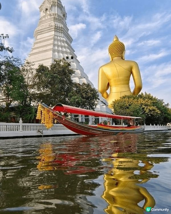 泰國曼谷的大佛廟很漂亮，佛像很壯嚴，當看到佛像時心裏感到平安...
