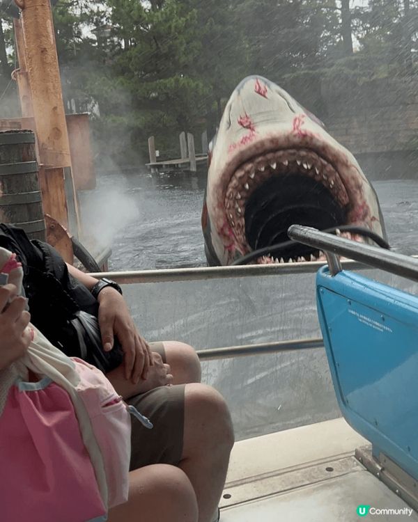 地點系日本環影城，去玩大白鯊真係相當刺激呵