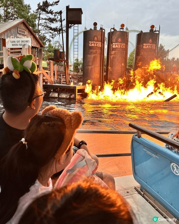 地點系日本環影城，去玩大白鯊真係相當刺激呵