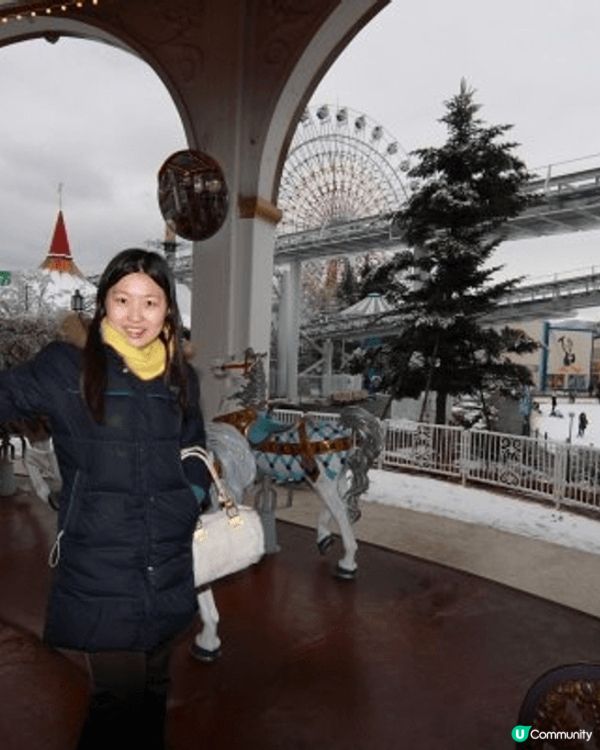 背景為維也納國家大劇院黃金劇場，每年舉辦維也納新年音樂會的地...